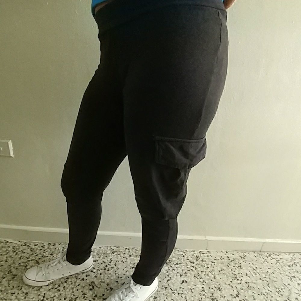 Black cargo sweatpants - Picture 2 of 4